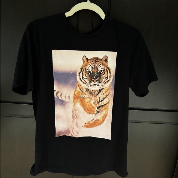 Hugo Boss Graphic Tee - Picture 1 of 3